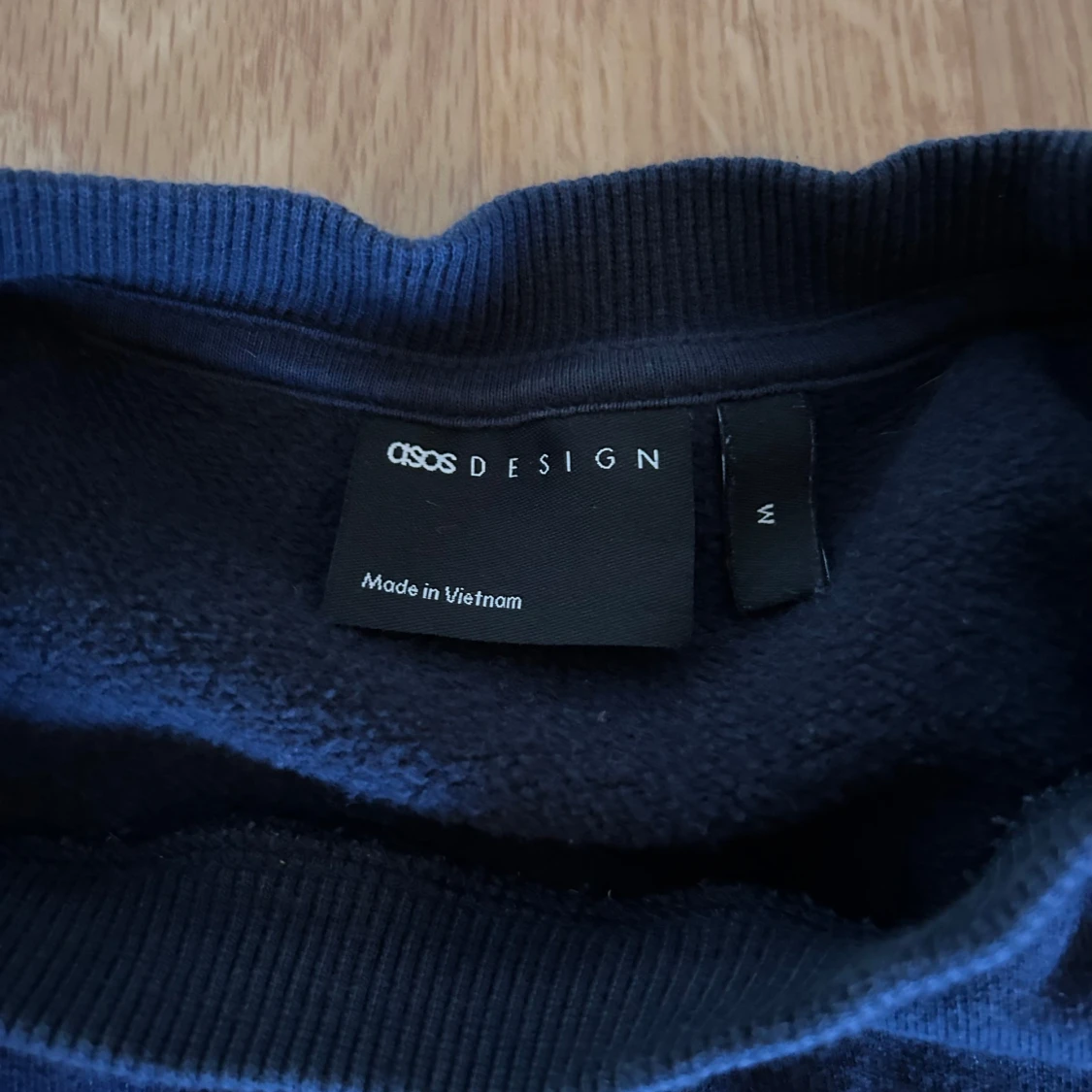 Mörkblå sweatshirt från ASOS Design - 2