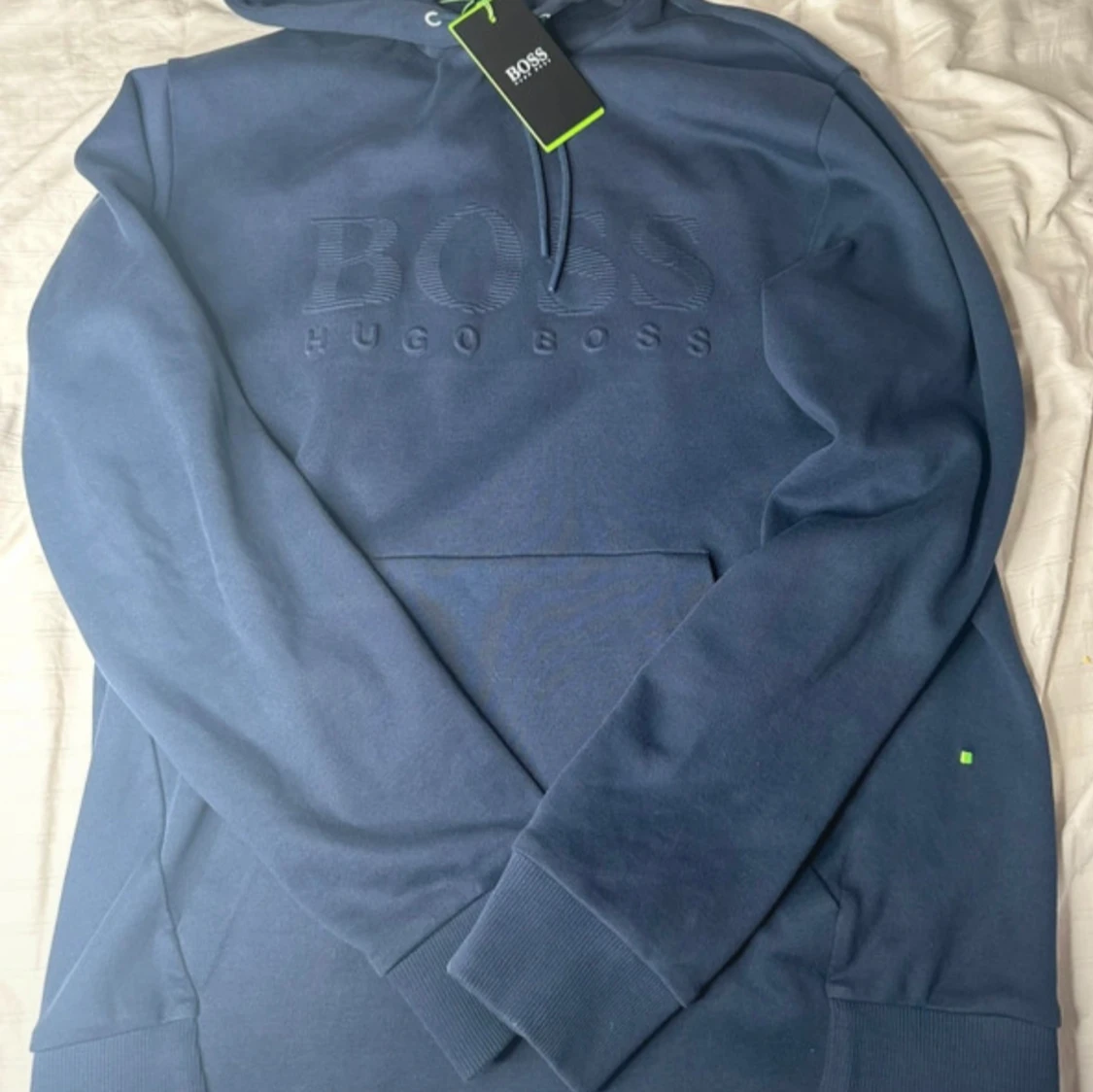 Blå hoodie från Hugo Boss med logga