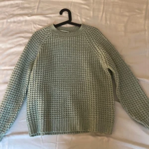 Ljusgrön stickad tröja från 157 - Supermjuk och bra skick