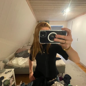 hm tröja - super fin tröja från hm, köpt i våras i butik använt nån gång ibland men är fortfarande i super fint skick!