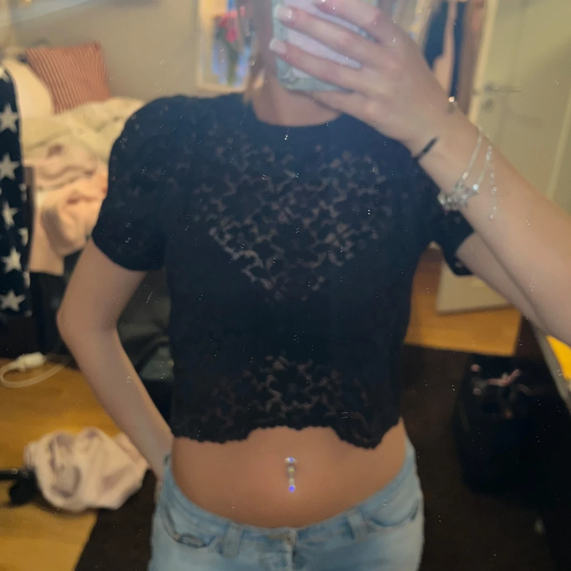 Svart spetsig croppad topp från ONLY