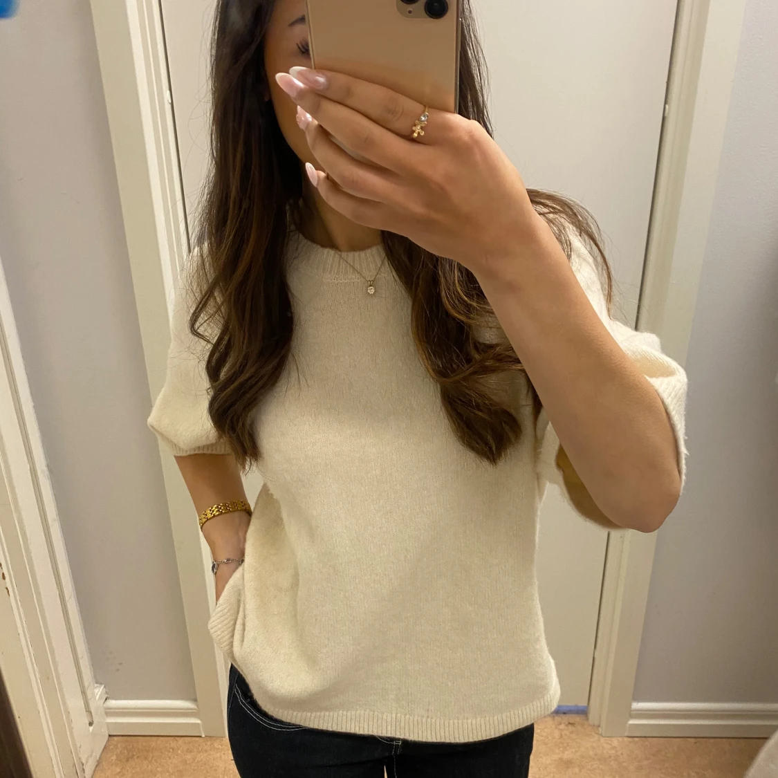 Stickad vit kortarmad tröja