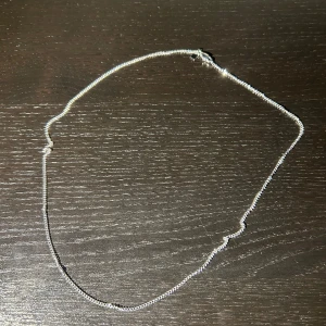 Silver Kedja Halsband - Cond: 10/10 Strlk: 55cm/1.8mm (se sista bild) Material: Rostfritt stål (tål vatten)