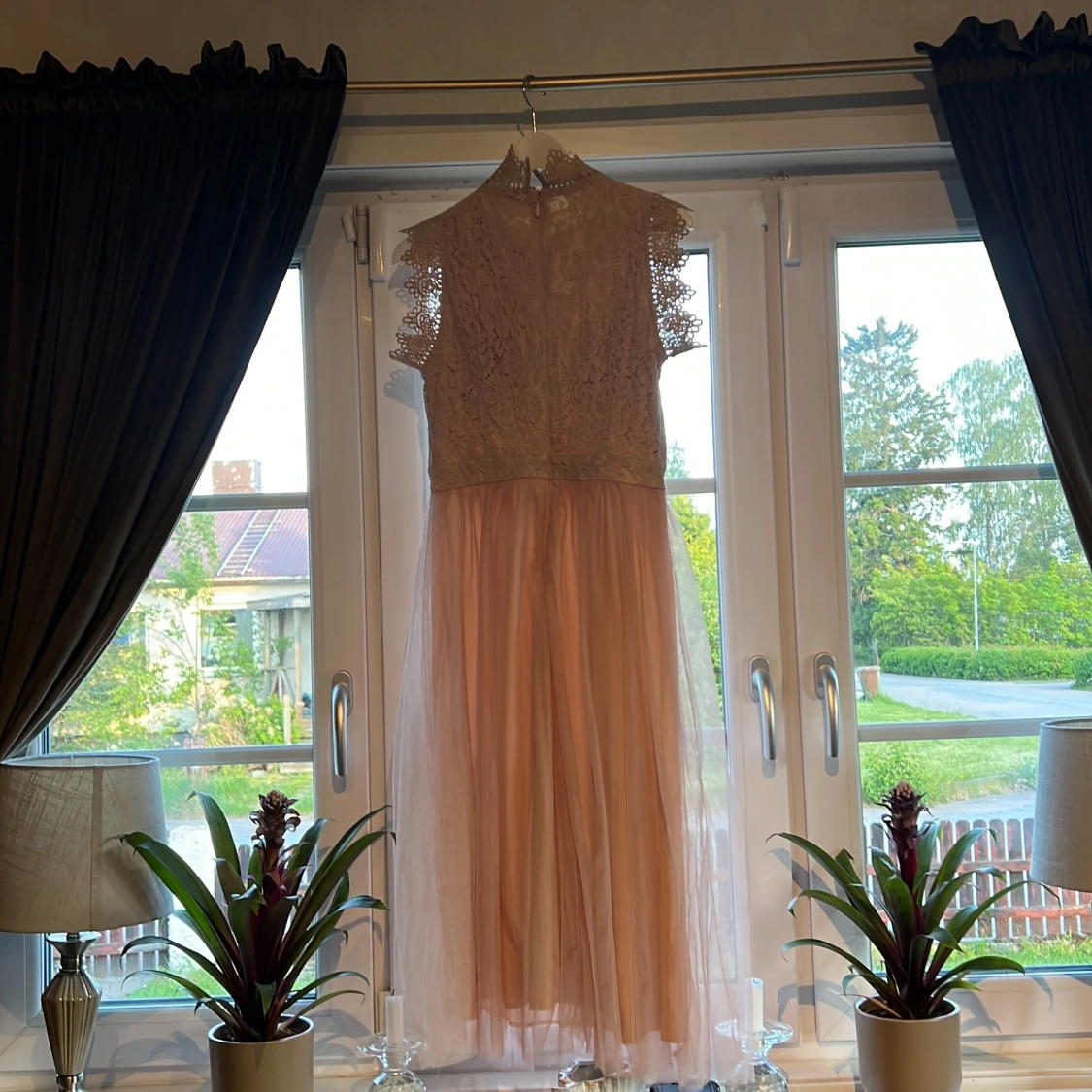 Rosa långklänning med spets och tyll - 2