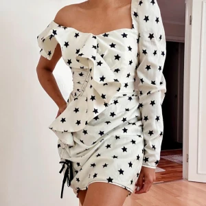 Self-Portrait Dress - Selling it faster for 550 SEK. Original Price: 2600 SEK