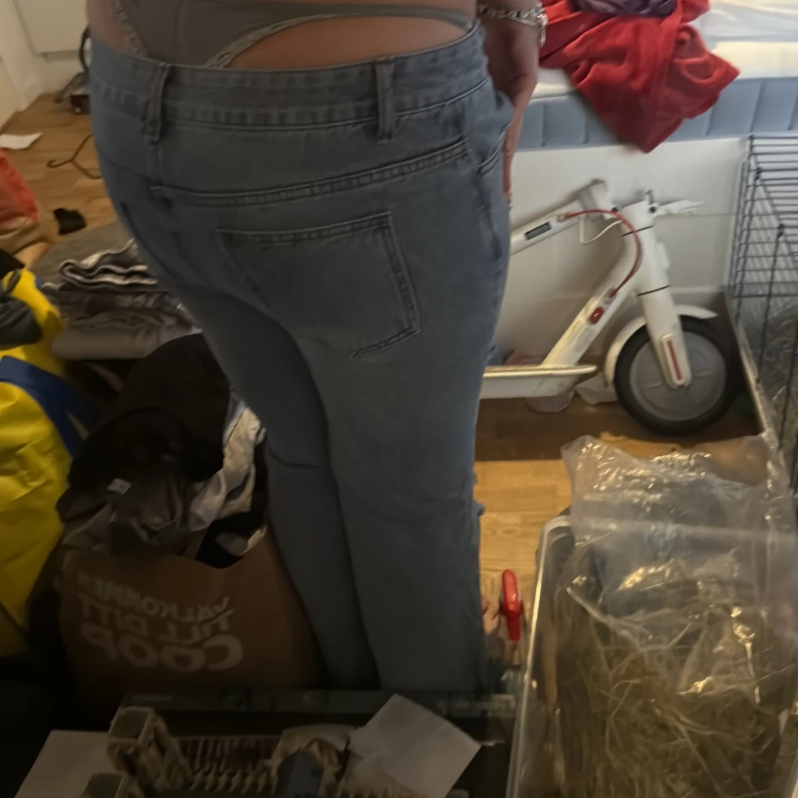 Blå jeans med slitningar från SHEIN - 1