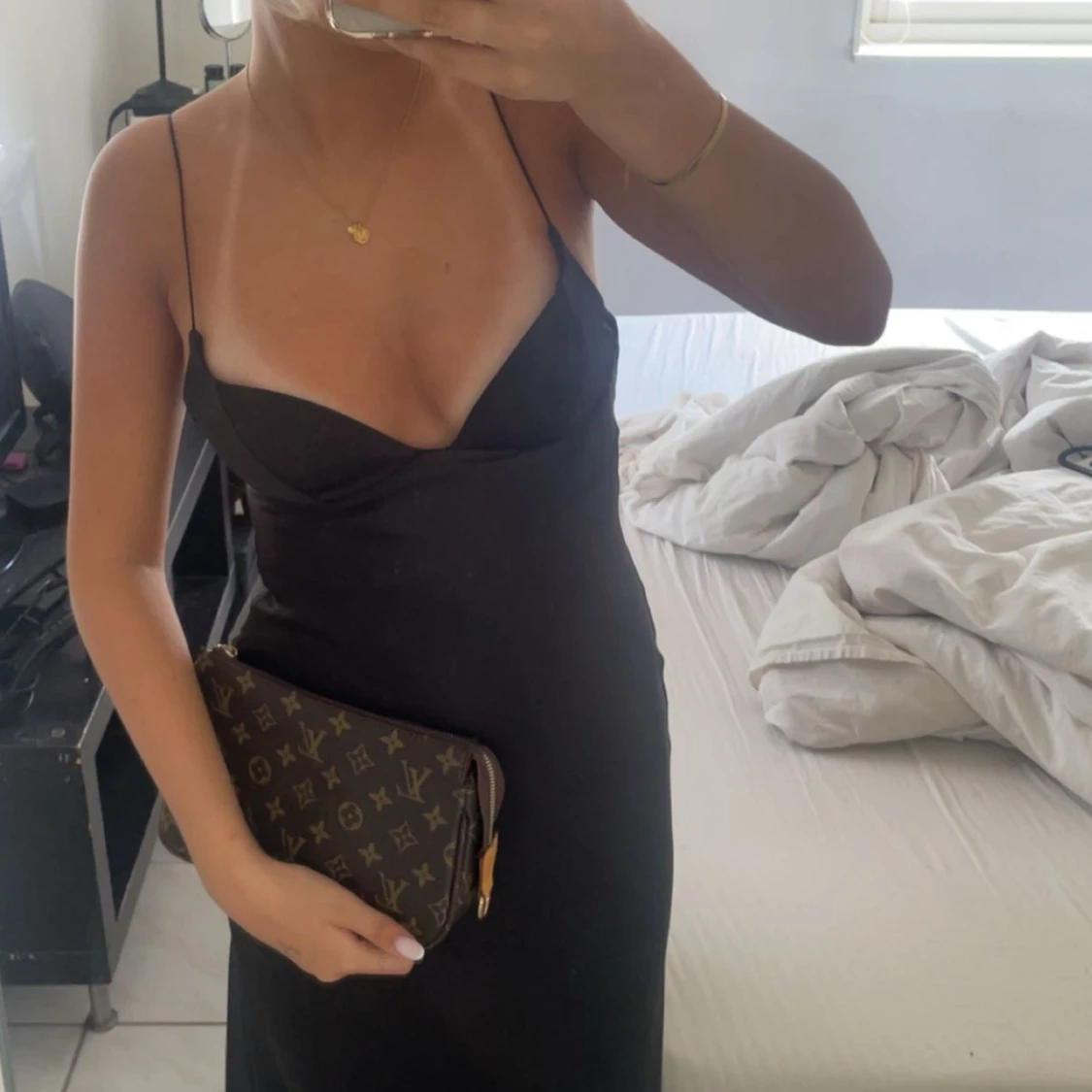 Svart silkes klänning - 1