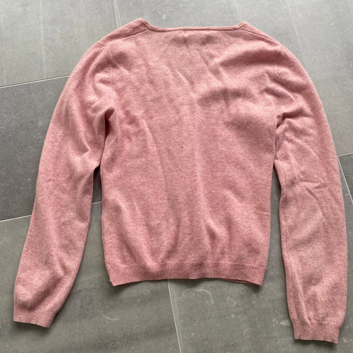 Rosa kofta med v-ringning  - 1