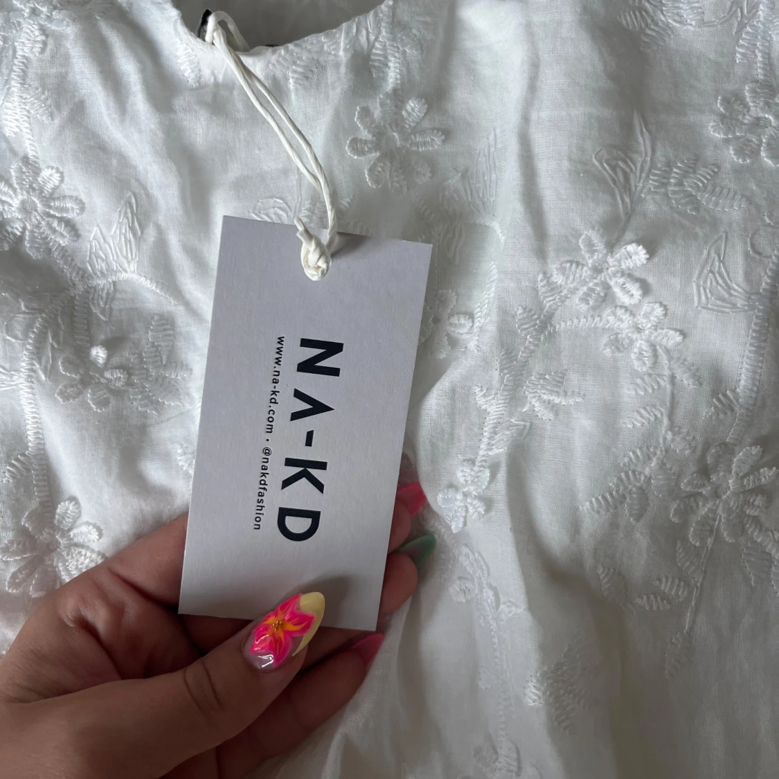 studentklänning med öppen rygg från NA-KD - 2