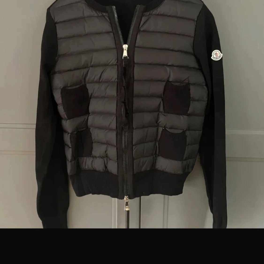 Svart pufferjacka från Moncler - 1