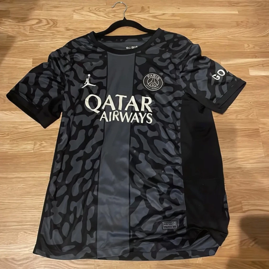 PSG x Jordan svart camo fotbollströja