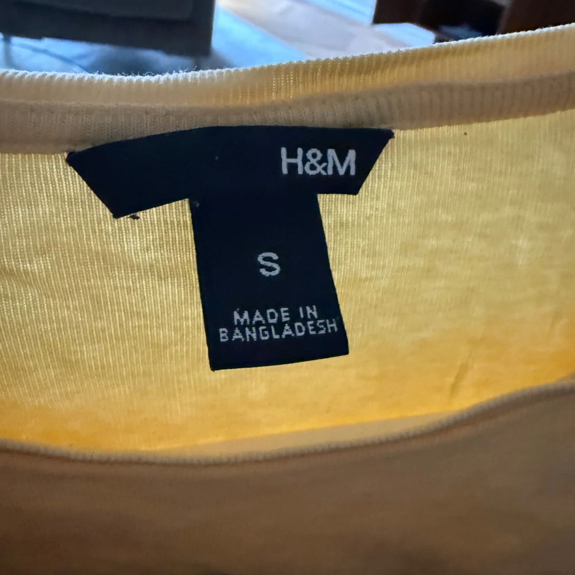 Gul t-shirt från H&M - 2