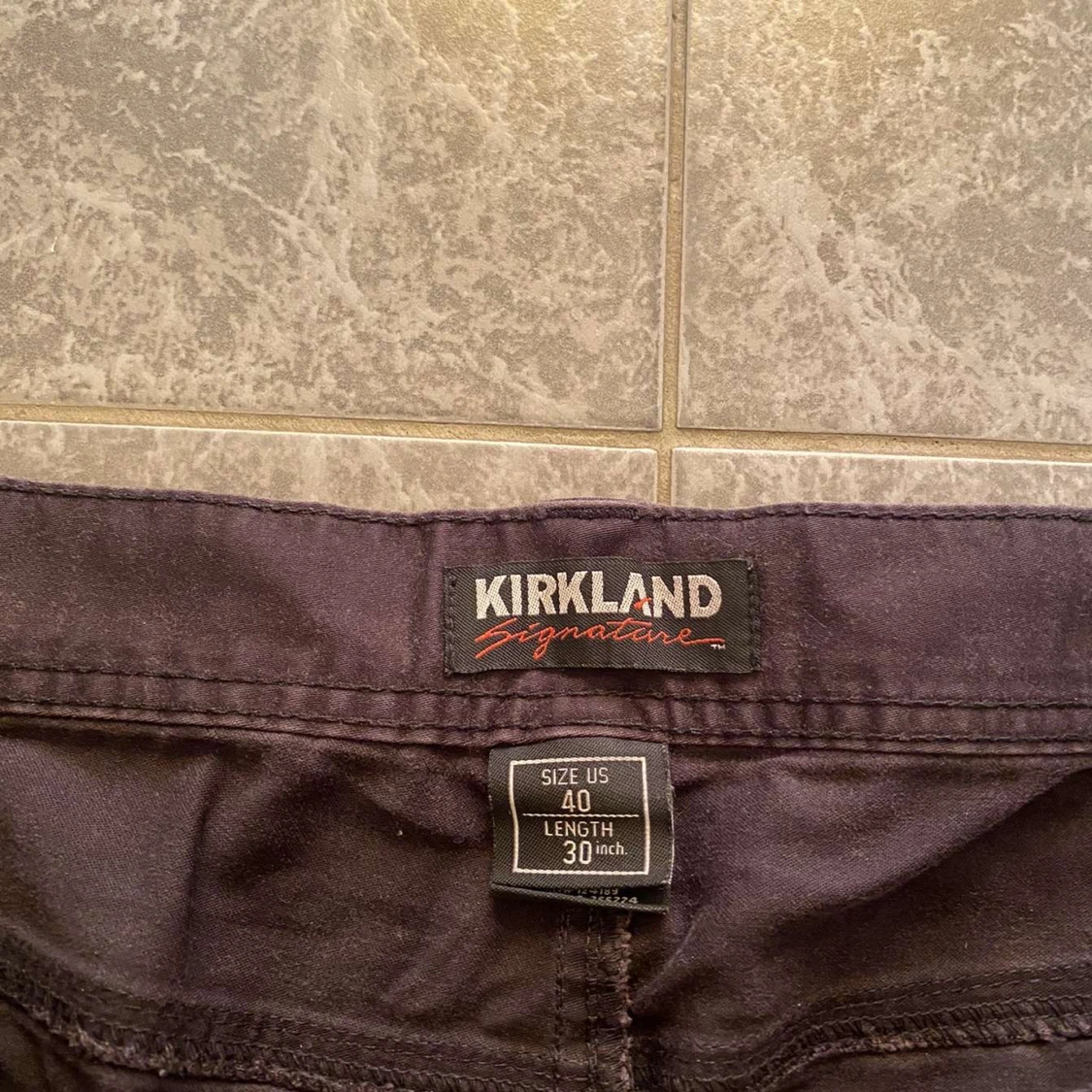 Bruna byxor från Kirkland Signature - 3