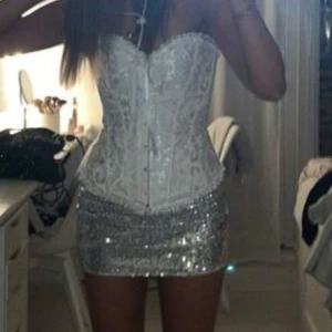  paljettkjol - Snygg glittrig silverpaljettkjol. Ny