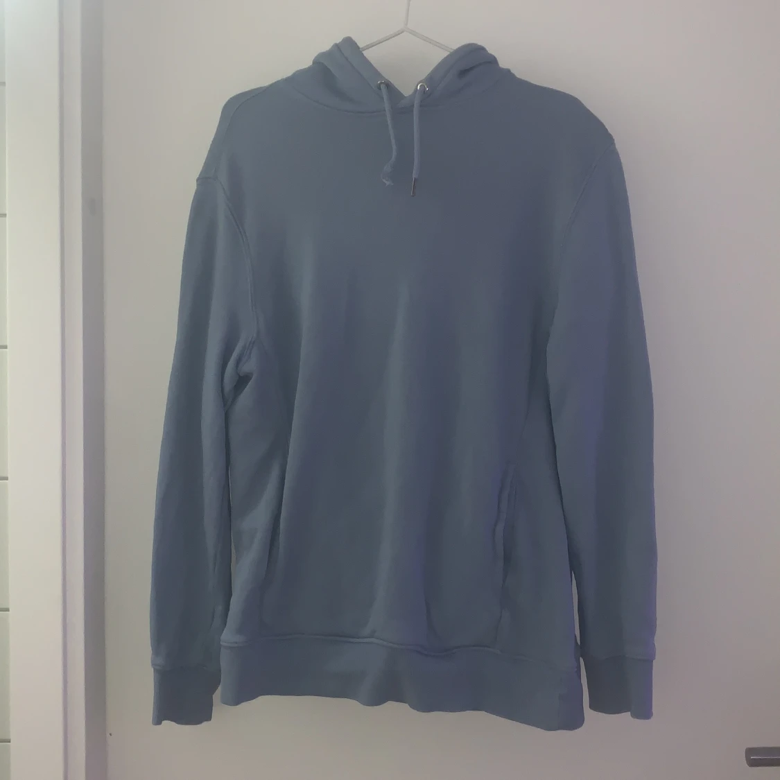 Blå hoodie från H&M