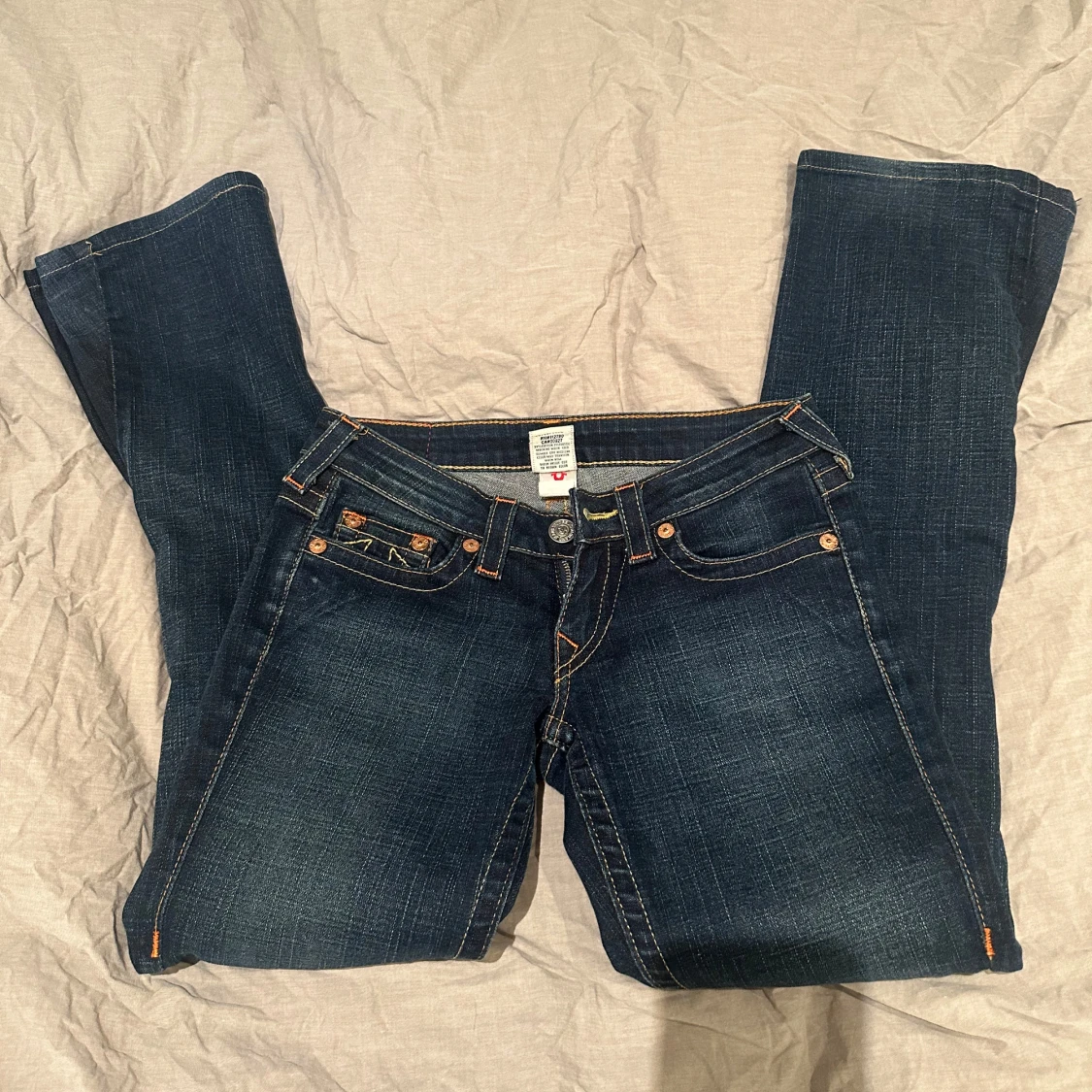 Mörkblå jeans från True Religion