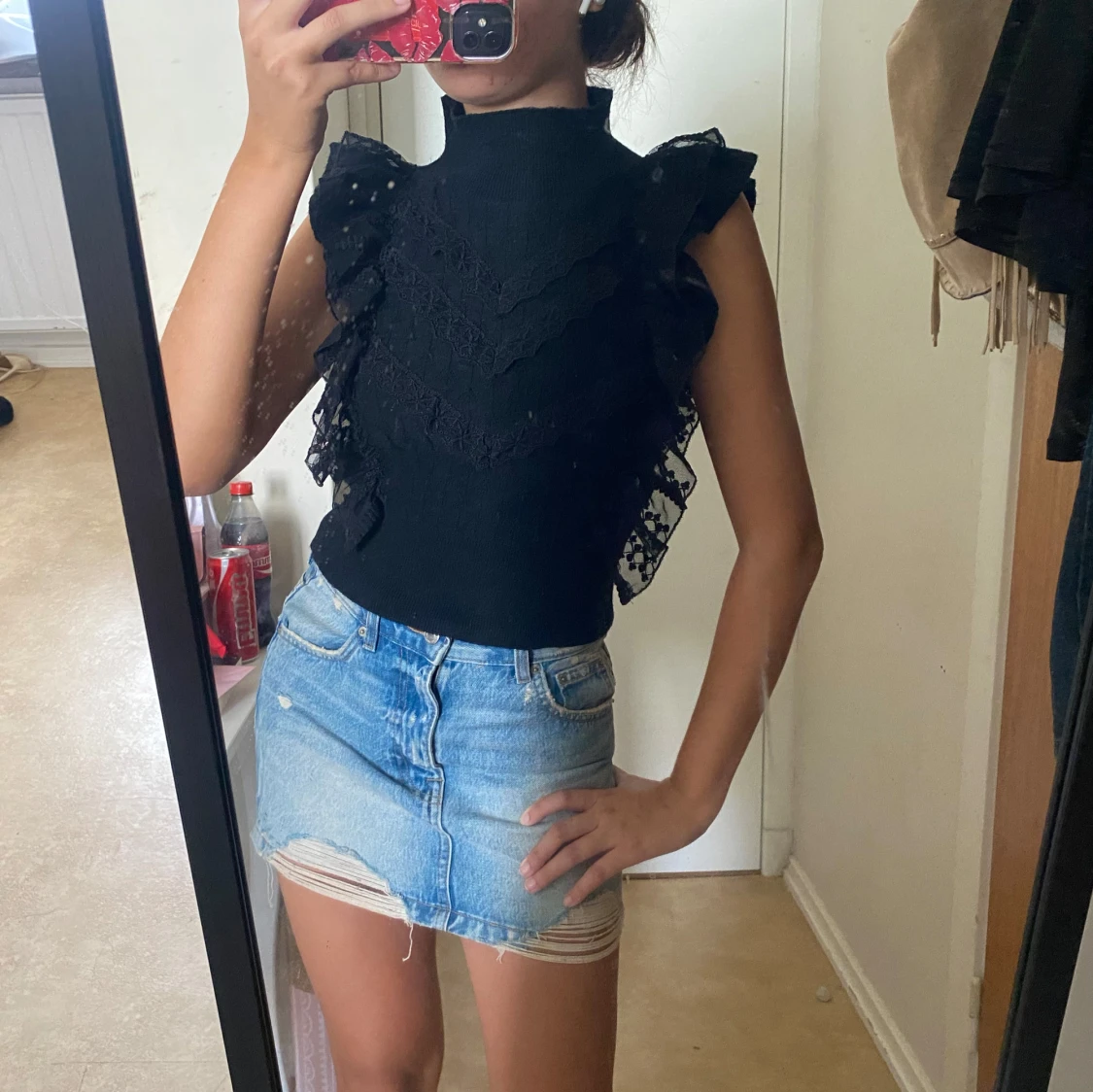 Svart Zara volang topp med spetsdetaljer