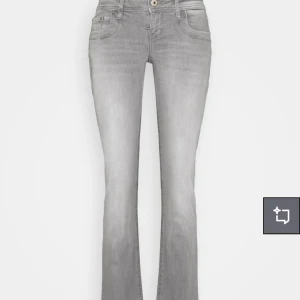 Grå bootcut jeans från LTB  - Snygga grå Lågmidjade bootcut jeans från LTB i valerie modell. Strl 29/30