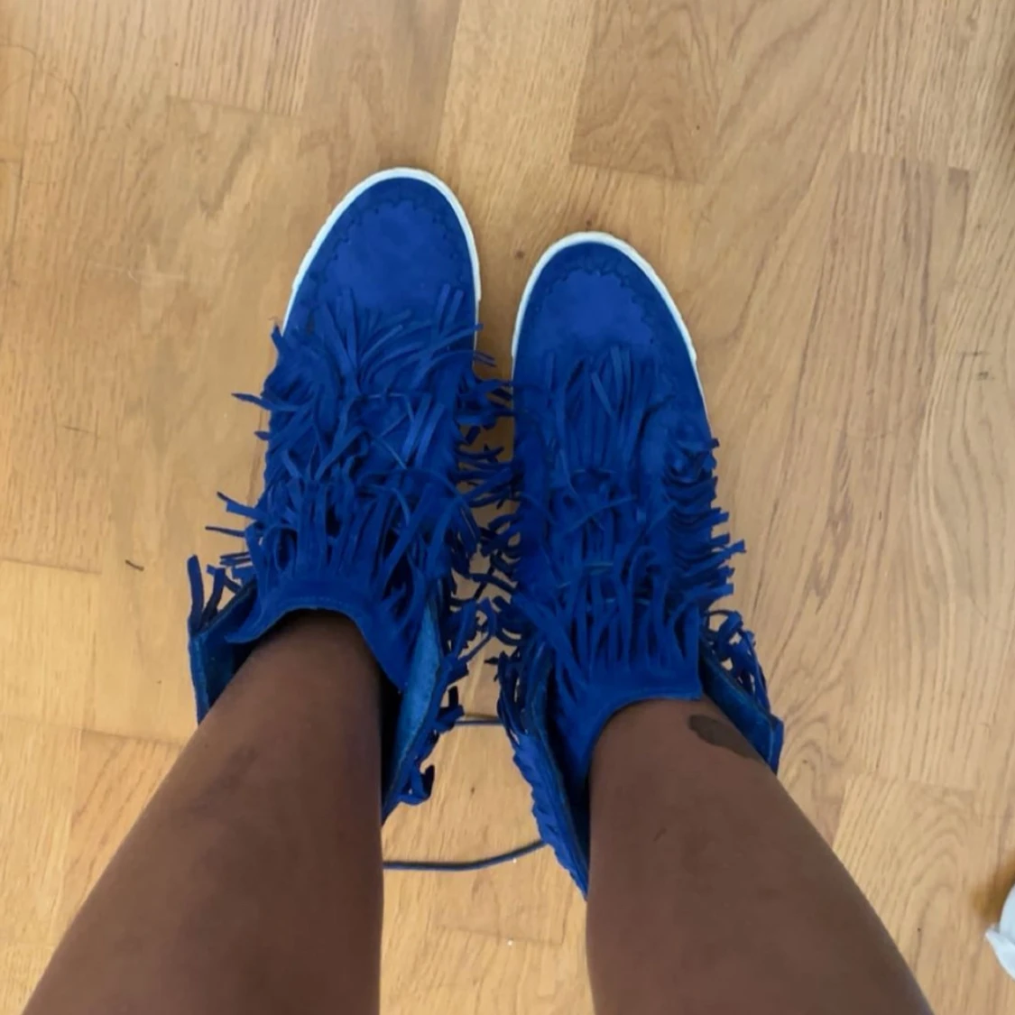 Blå mockaboots med fransar - 4