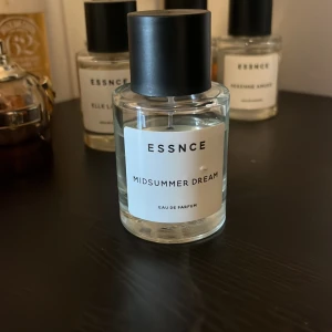 ESSNCE Midsummer Dream parfym - Midsummer dream från essnce 🌺💕