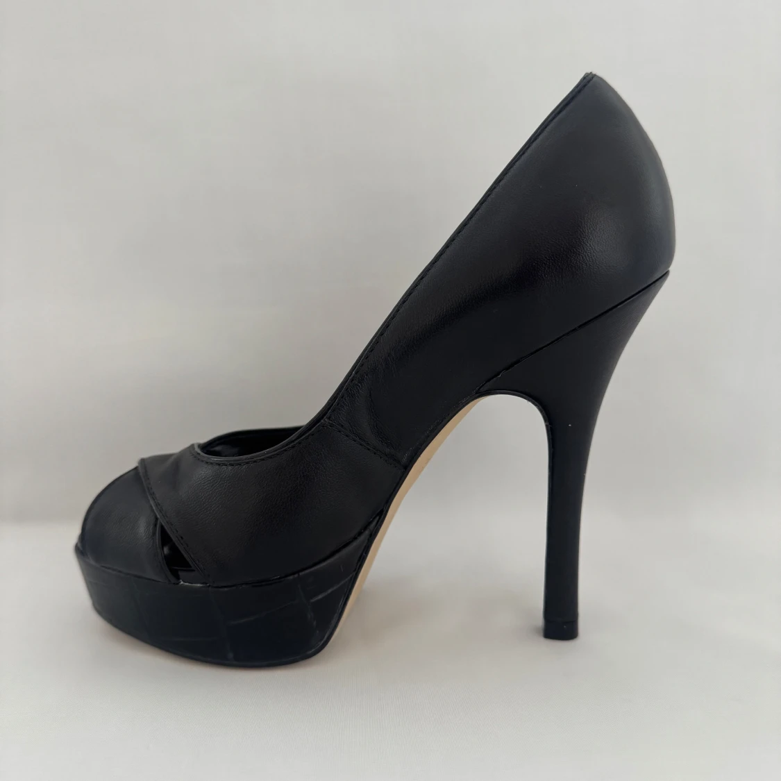 Svarta platåpumps från Via Uno