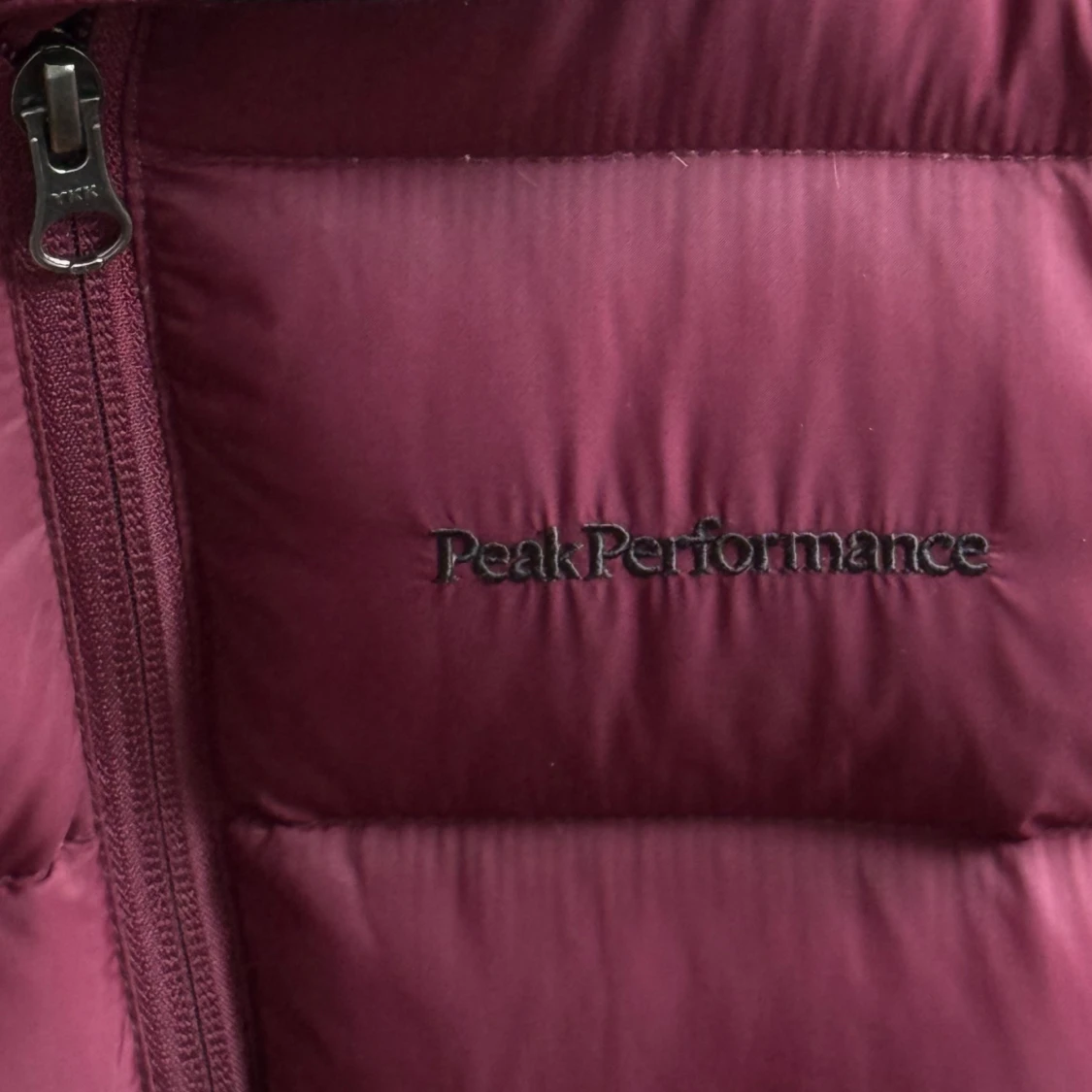 Vinröd dunjacka Peak Performance XS - 4