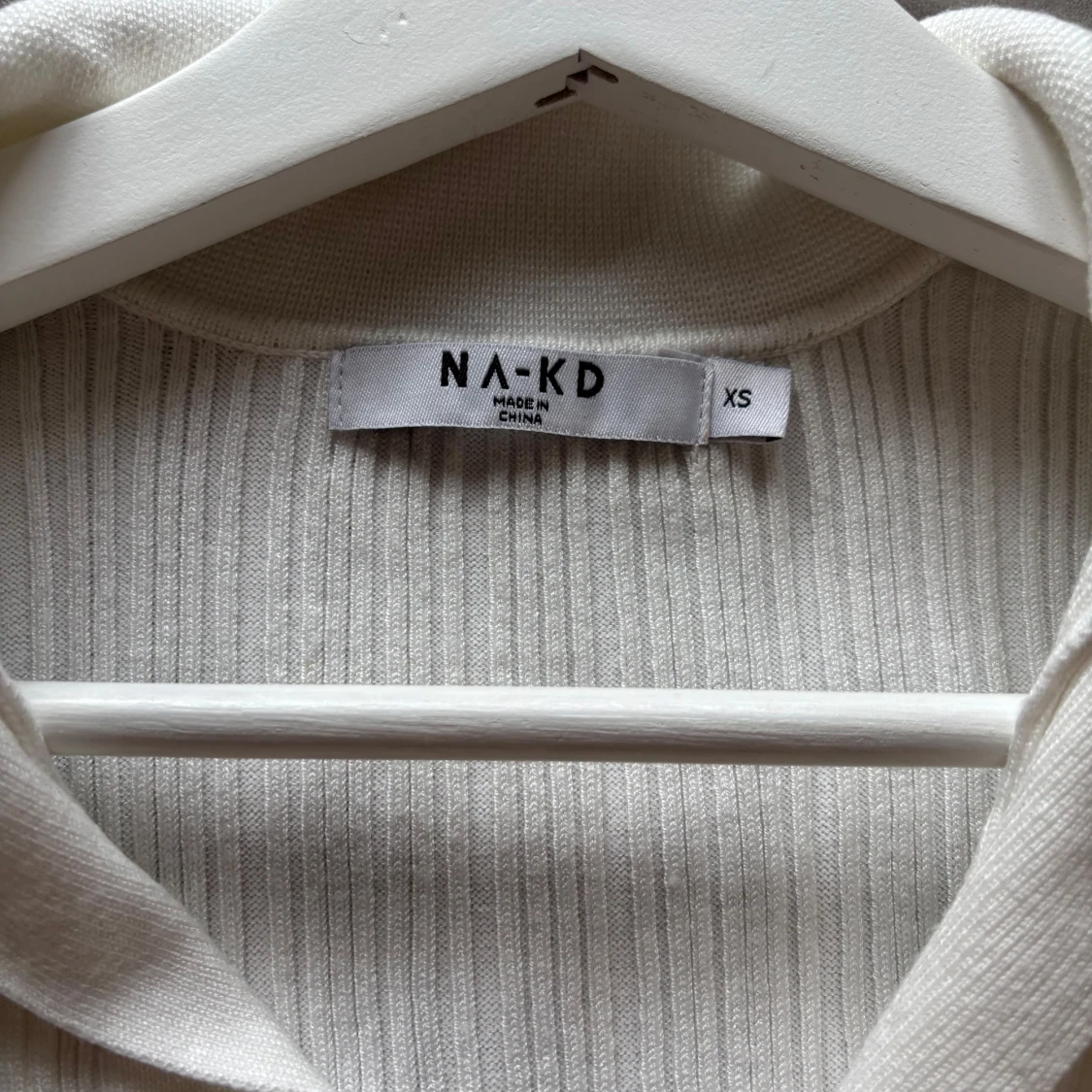 Vit ribbad långklänning från NA-KD - 1