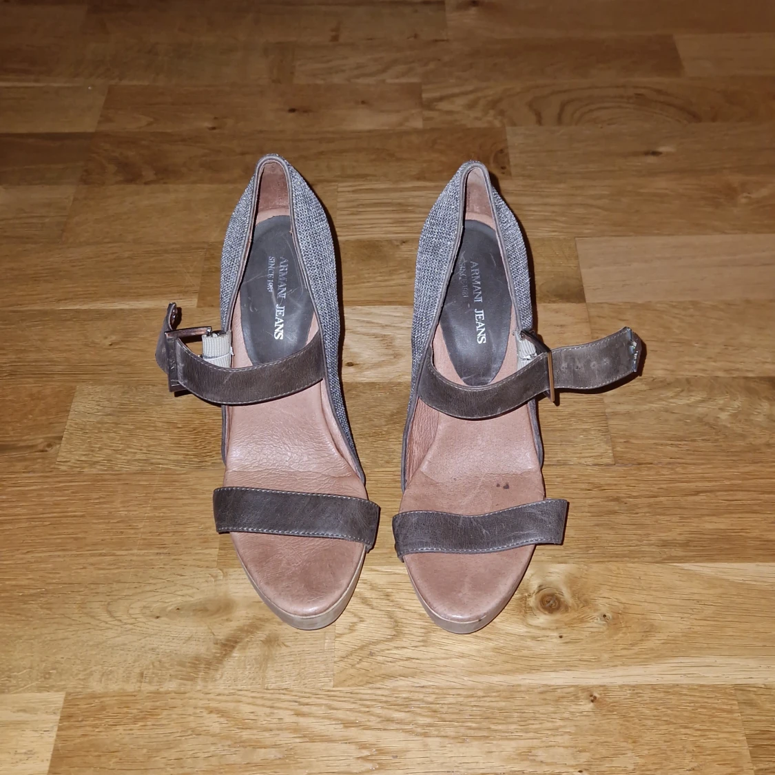 Armani Jeans sandaler med klack