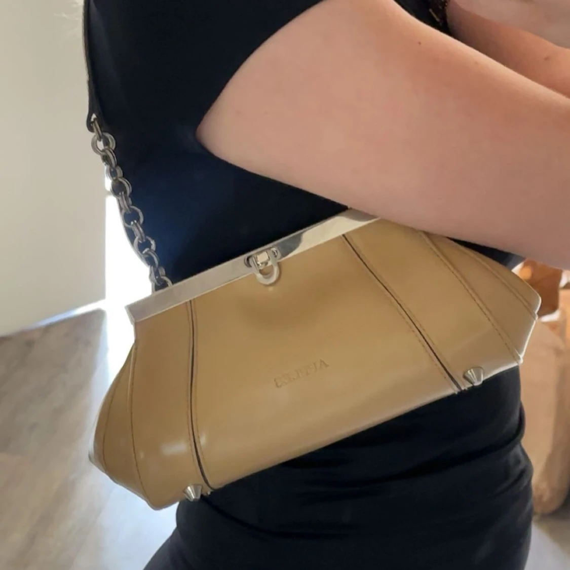 Beige axelväska från Estella i skinn - 1