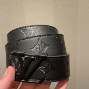 Helsvart bälte - Helt oanvänt. skriv för frågor! fler storlekar och färger i profilen!! 