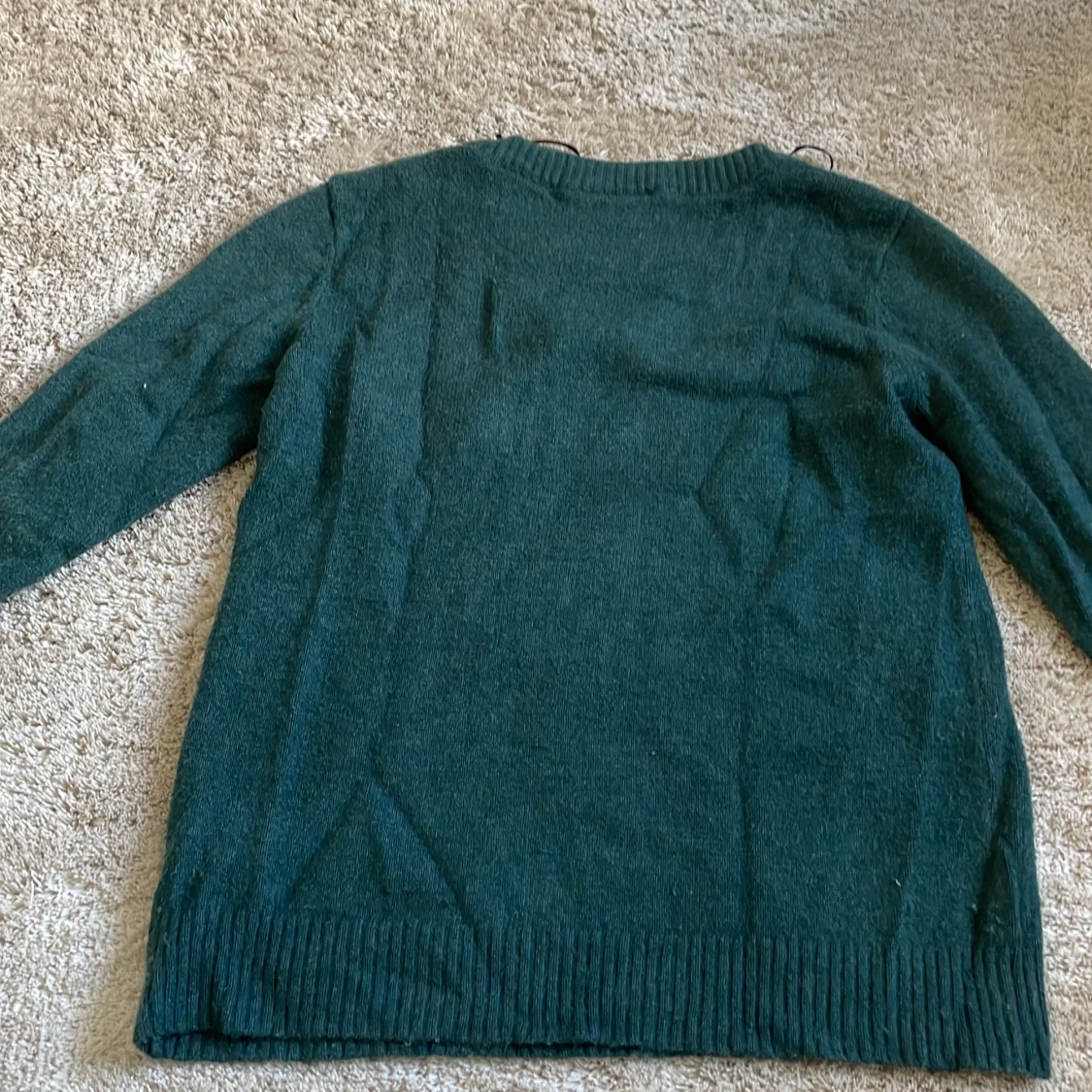 Mörkgrön stickad tröja från Vila - 1