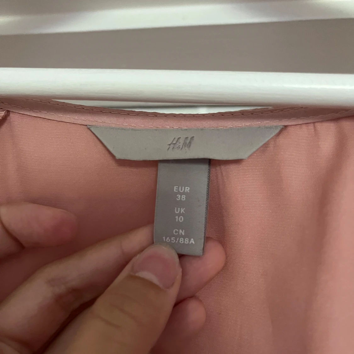 Rosa blommig omlottklänning H&M - 3