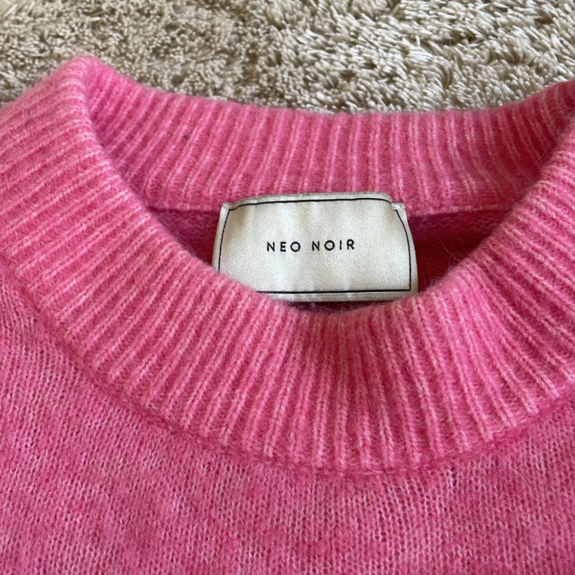 Rosa stickad tröja från Neo Noir - 1