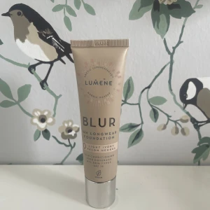 Lumene Blur Foundation Light Ivory - Har använts ca. två ggr men passade tyvär inte min hud. 