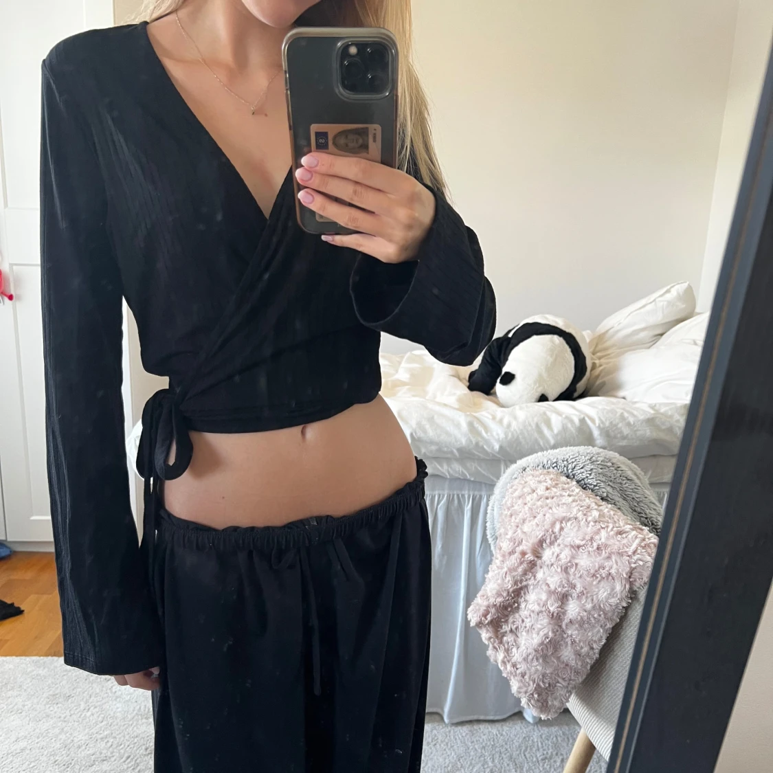 Svart omlottopp från NA-KD - 1