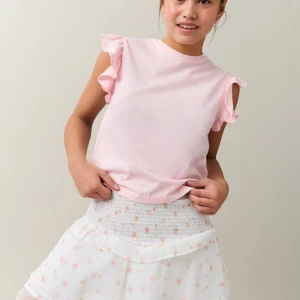 Vit blommig kjol - Supersöt vit kjol med  blommor🌸Aldrig använt den då jag köpt fel Är I stl 170🌷