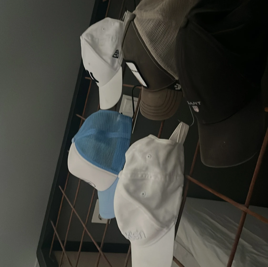 Olika kepsar lägg ett bud på nån som ser bra ut - 1