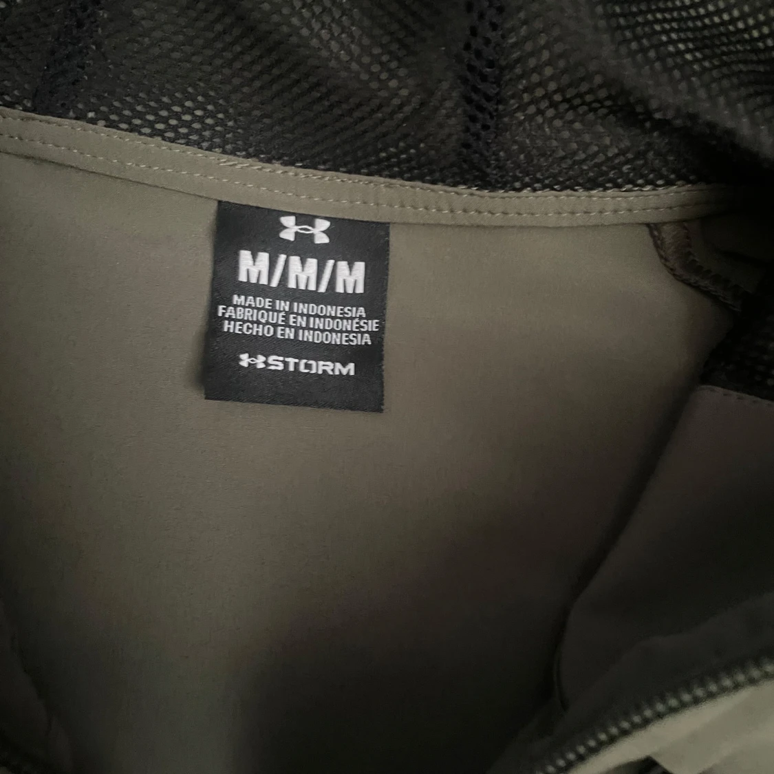 Olivgrön vindjacka från Under Armour - 2