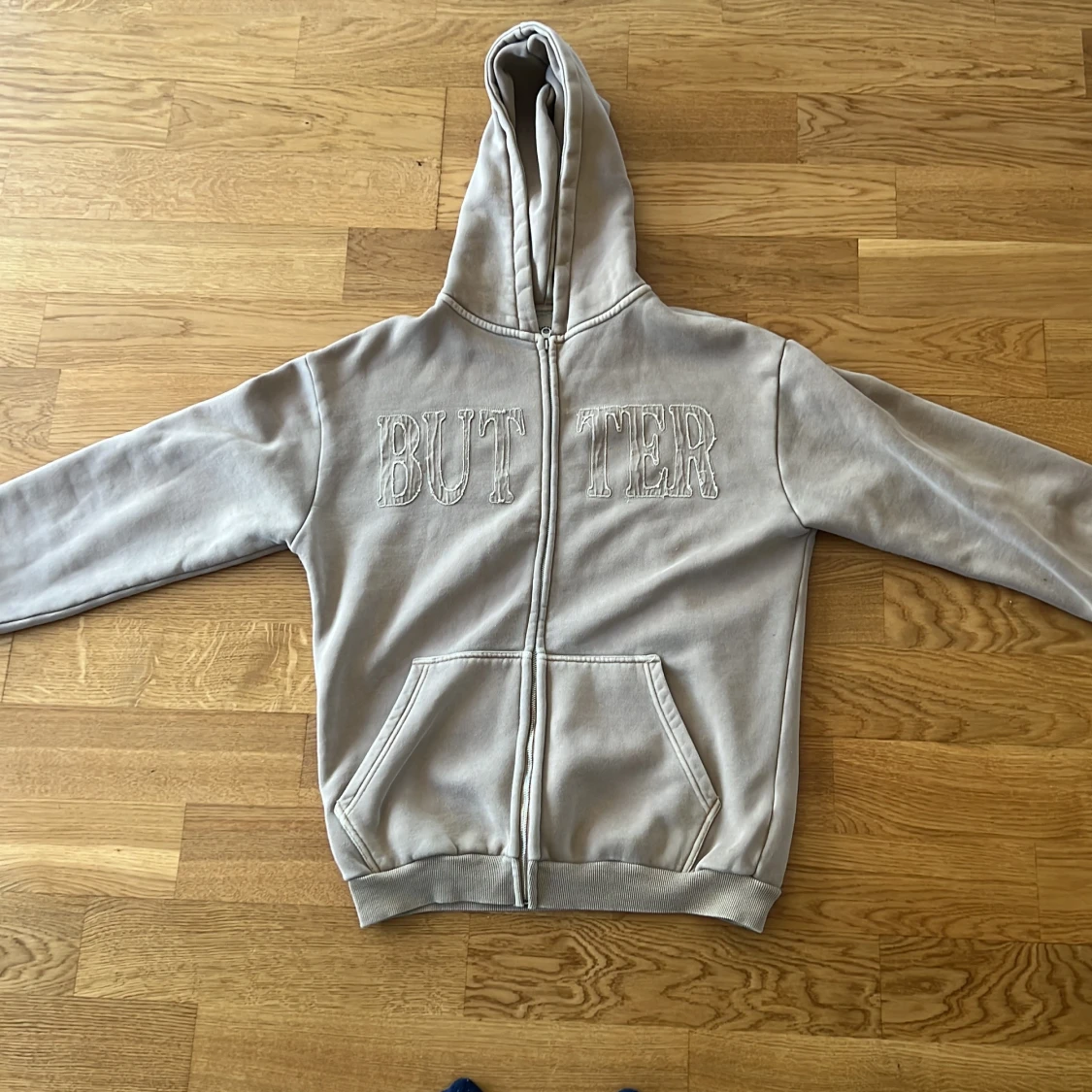 Beige hoodie från Butter