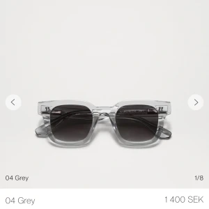 Chimi 04 Grå - Säljer ett par tjusiga stilrena solglasögon från Chimi i modell 04 grå!💕 Perfekt för sommaren, dem är lite slitna då de är välanvända (därav priset) Skriv gärna privat för egna bilder 💗✨