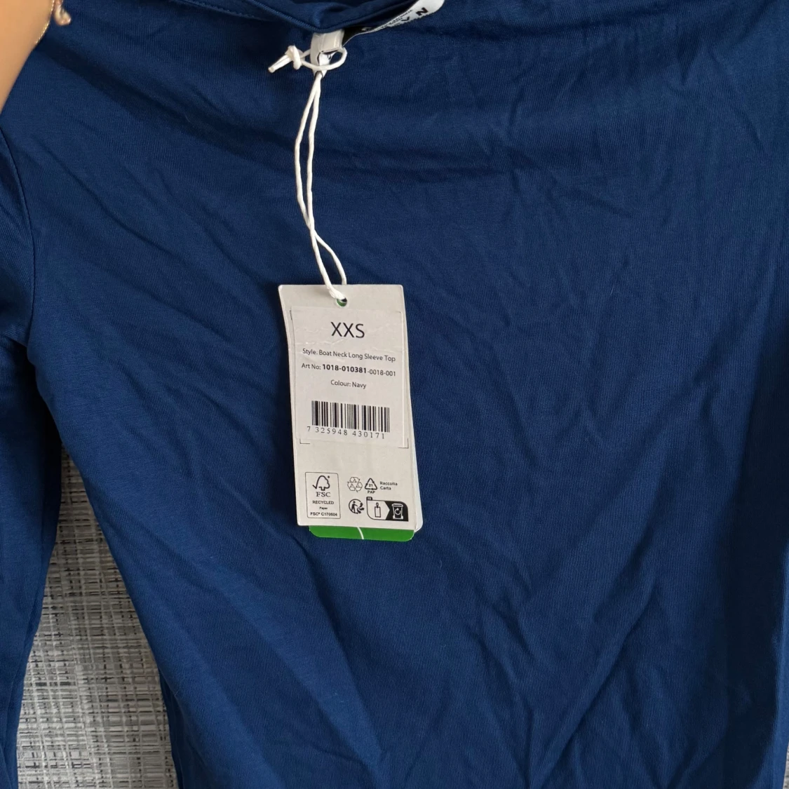 Mörkblå croppad långärmad topp - 4