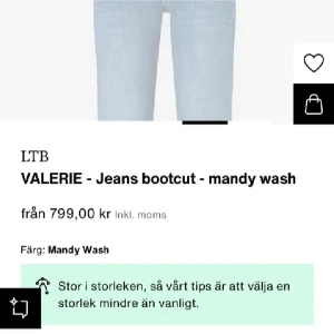 LTB VALERIE Jeans bootcut mandy wash - Snygga blå bootcut jeans från LTB i modellen VALERIE med tvätten Mandy Wash. det är i sytt en resor i midjan men de är inget som märks när man har dom på storlek 25/32