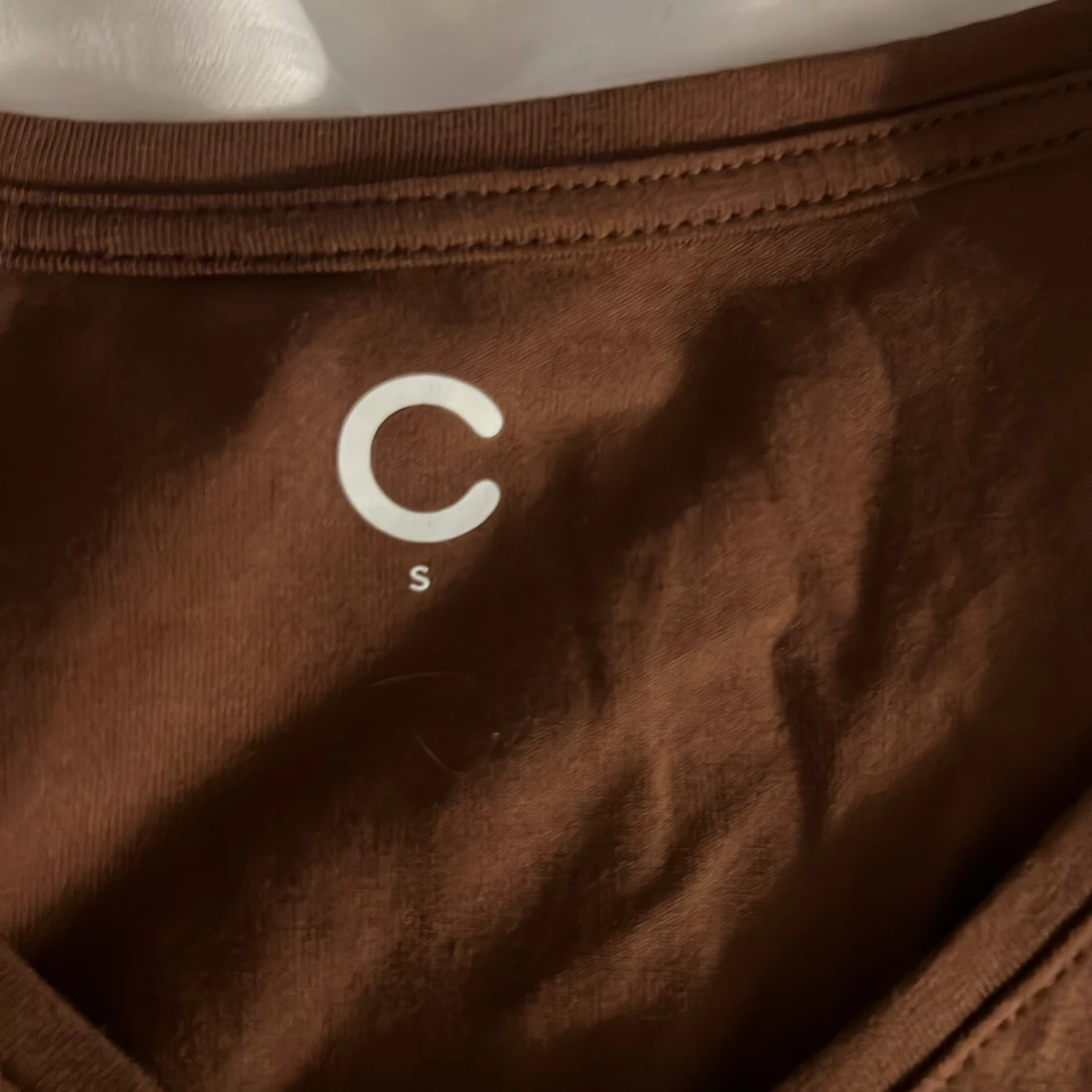 Brun v-ringad t-shirt från Cubus - 1