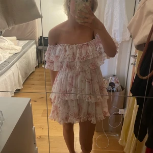 Sommarklänning - Så snygg sommarklänning! Nyskick och nypriset är ca 700kr