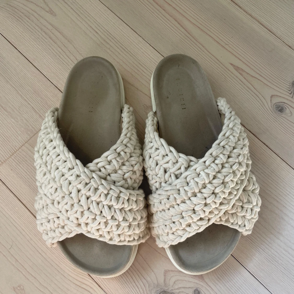 Säljer mina inukii tofflor - 1