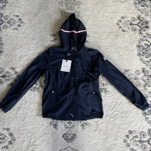 Moncler vindjacka - Moncler vindjacka, Helt ny, Blå, Storlek S/1