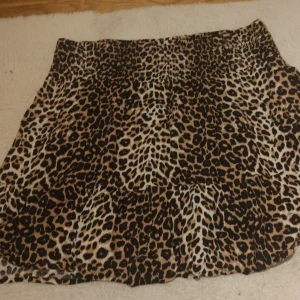 Leopard volang kjol - Super fin volang leopard kjol ifrån KappAhl. Storlek M💗💗