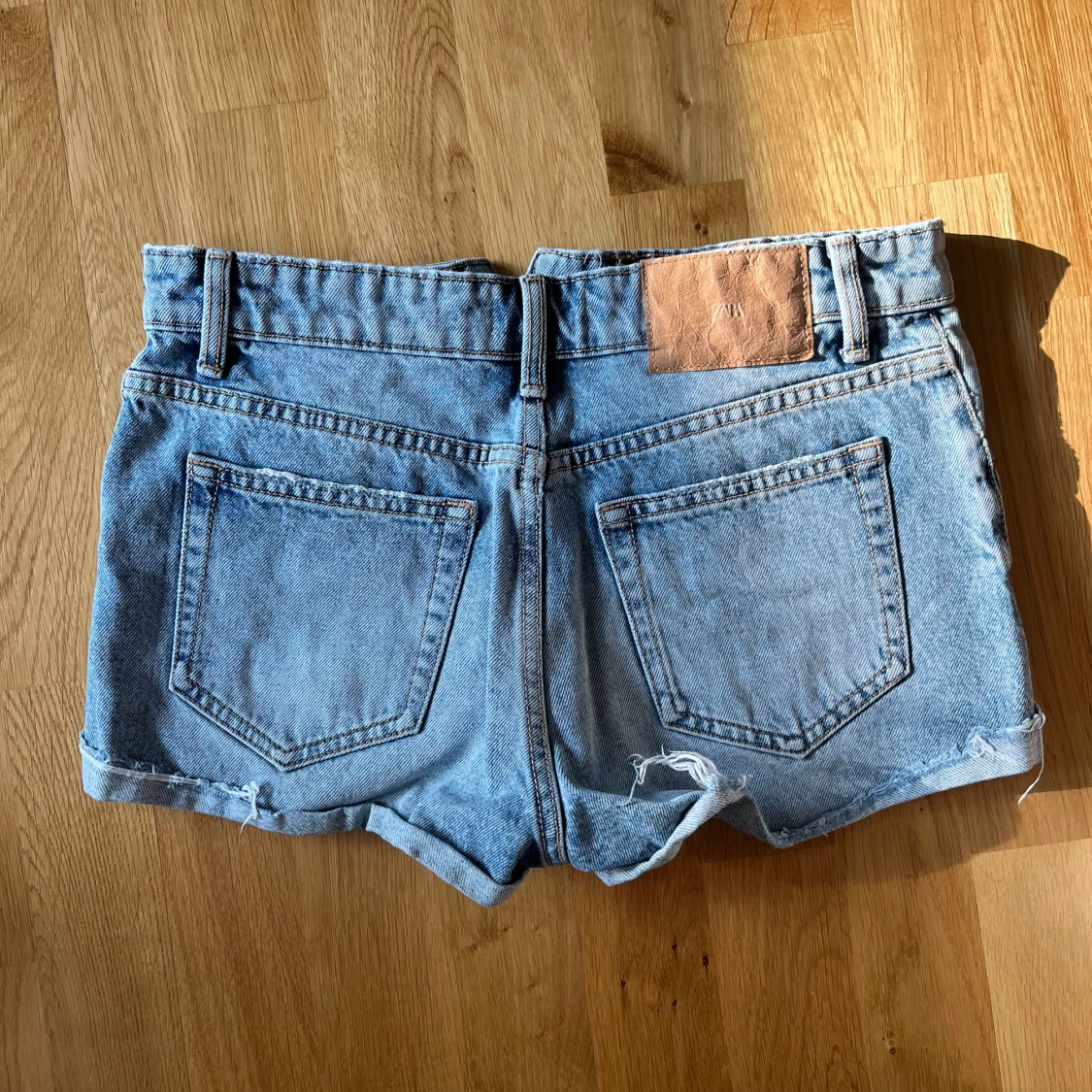 Ljusblå jeansshorts från Zara - 1