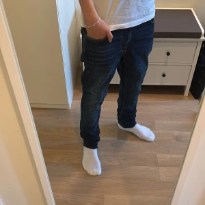 Nudie jeans lean Dean  - Skit feta jeans som är i princip nya, utan defekter. Nypris 1800 vårat pris 599 först till kvarn🤝