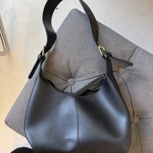 snygg svart handväska - använd 1 gång, från shein